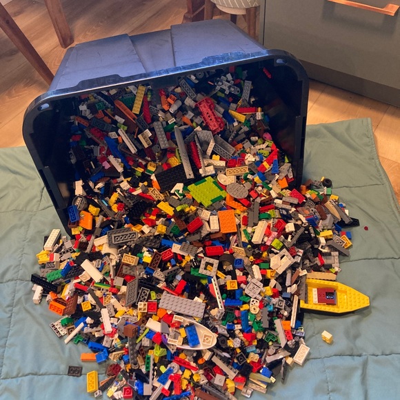 Lots of Legos! (2 pounds of clean, sorted Lego pieces) - Picture 2 of 5